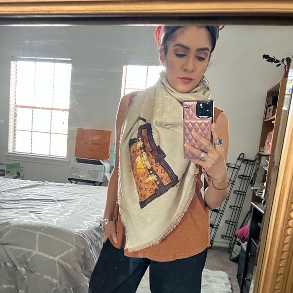 Louis Vuitton Monogram Shawl/Scarf/Wrap - Picture 9 of 9